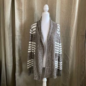 Beautiful brown and white cardigan - size Small